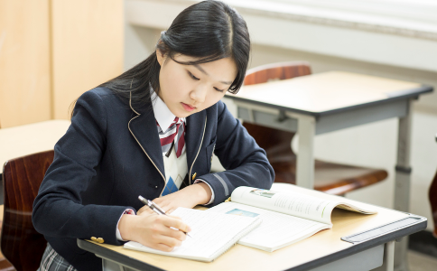 家長怎么幫助青少年區(qū)分性愛與戀愛