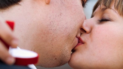 夫妻懷孕時(shí)怎么滿足性需求 孕期女性如何安慰丈夫