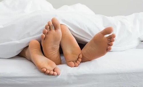 女朋友發抖了還可以繼續嗎 女友房事中出現抖動需要注意什么
