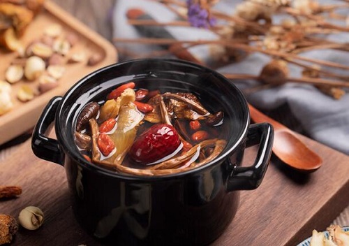 冬季女性養(yǎng)生食譜有哪些 女性冬季養(yǎng)生小常識(shí)是什么