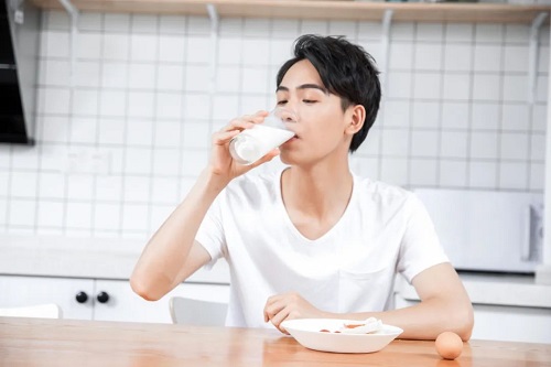男人為什么喜歡吃奶 老公同房時(shí)能不能吃奶